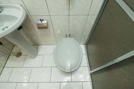 Casa à venda com 242m², 5 quartos e 2 vagas Casa à venda com 242m², 5 quartos e 2 vagasBanheiro Social