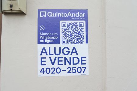 Casa à venda com 242m², 5 quartos e 2 vagas Casa à venda com 242m², 5 quartos e 2 vagasFachada