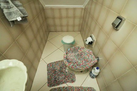 Casa à venda com 242m², 5 quartos e 2 vagas Casa à venda com 242m², 5 quartos e 2 vagasLavabo