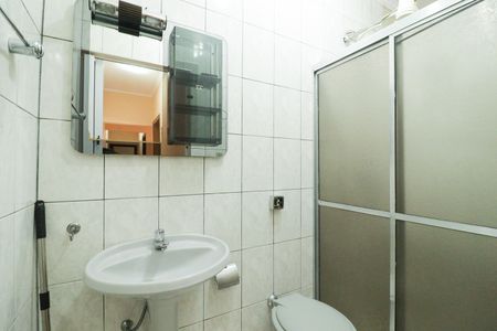 Casa à venda com 242m², 5 quartos e 2 vagas Casa à venda com 242m², 5 quartos e 2 vagasBanheiro Social