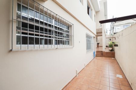 Casa à venda com 242m², 5 quartos e 2 vagas Casa à venda com 242m², 5 quartos e 2 vagasÁrea Externa e Área de Serviço