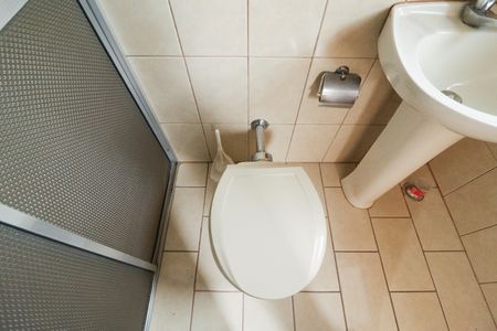 Casa à venda com 242m², 5 quartos e 2 vagas Casa à venda com 242m², 5 quartos e 2 vagasBanheiro da Suíte 1