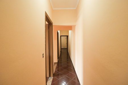 Casa à venda com 242m², 5 quartos e 2 vagas Casa à venda com 242m², 5 quartos e 2 vagasCorredor