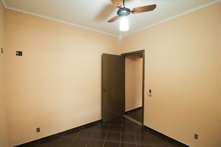 Casa à venda com 242m², 5 quartos e 2 vagas Casa à venda com 242m², 5 quartos e 2 vagasQuarto 3