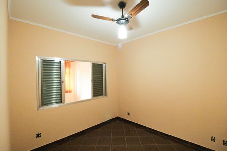 Casa à venda com 242m², 5 quartos e 2 vagas Casa à venda com 242m², 5 quartos e 2 vagasQuarto 3