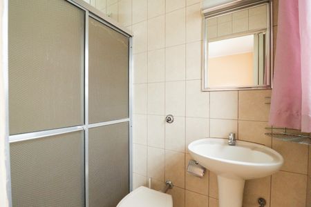 Casa à venda com 242m², 5 quartos e 2 vagas Casa à venda com 242m², 5 quartos e 2 vagasBanheiro da Suíte 1