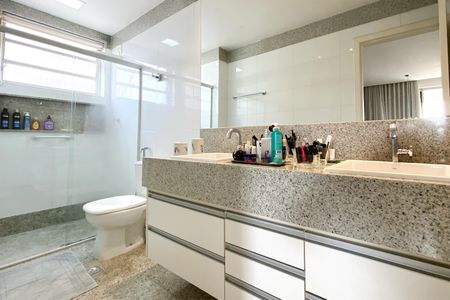 Apartamento para alugar com 280m², 3 quartos e 2 vagasBanheiro da Suíte 1