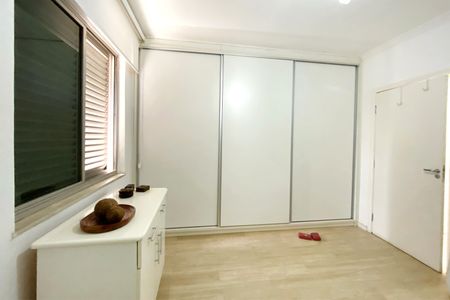Apartamento para alugar com 280m², 3 quartos e 2 vagasQuarto 3