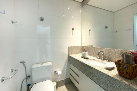 Apartamento para alugar com 280m², 3 quartos e 2 vagasBanheiro