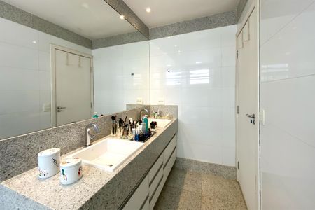Apartamento para alugar com 280m², 3 quartos e 2 vagasBanheiro da Suíte 1