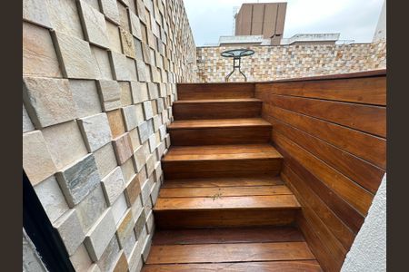 Apartamento para alugar com 188m², 2 quartos e 3 vagasEscada