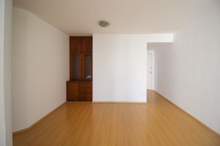 Apartamento à venda com 68m², 2 quartos e 1 vagaFoto 01