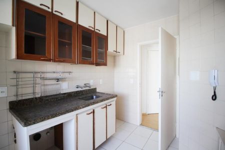 Apartamento à venda com 68m², 2 quartos e 1 vagaFoto 04