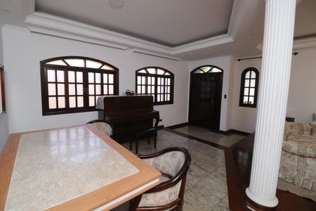 Casa para alugar com 286m², 3 quartos e 1 vagaSala