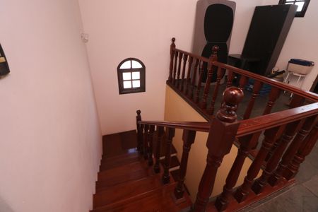 Casa para alugar com 286m², 3 quartos e 1 vagaEscada