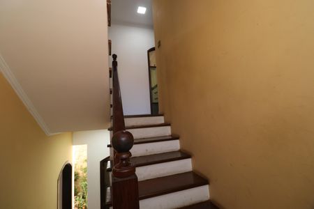 Casa para alugar com 286m², 3 quartos e 1 vagaEscada