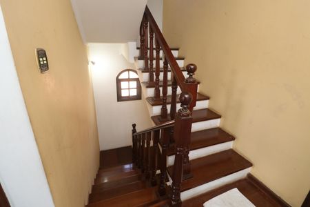 Casa para alugar com 286m², 3 quartos e 1 vagaEscada