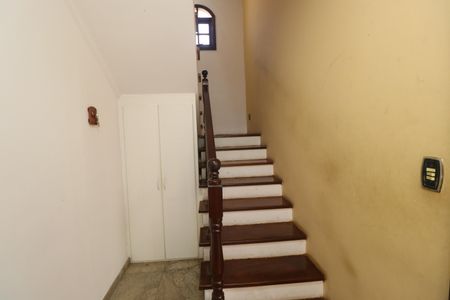Casa para alugar com 286m², 3 quartos e 1 vagaEscada