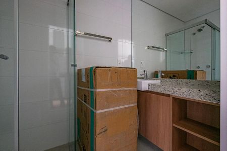 Banheiro de kitnet/studio para alugar com 1 quarto, 24m² em Pinheiros, São Paulo