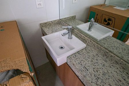 Banheiro de kitnet/studio para alugar com 1 quarto, 24m² em Pinheiros, São Paulo