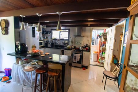 Casa à venda com 485m², 2 quartos e 2 vagas Casa à venda com 485m², 2 quartos e 2 vagasCozinha