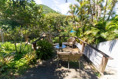 Casa à venda com 485m², 2 quartos e 2 vagas Casa à venda com 485m², 2 quartos e 2 vagasÁrea externa