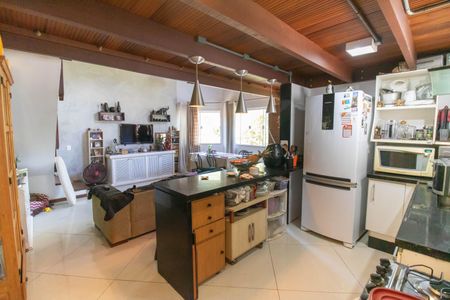 Casa à venda com 485m², 2 quartos e 2 vagas Casa à venda com 485m², 2 quartos e 2 vagasCozinha