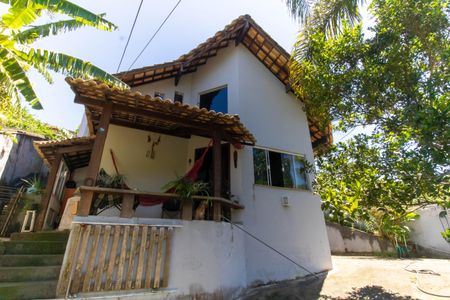 Casa à venda com 485m², 2 quartos e 2 vagas Casa à venda com 485m², 2 quartos e 2 vagasFachada