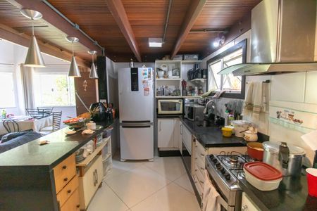 Casa à venda com 485m², 2 quartos e 2 vagas Casa à venda com 485m², 2 quartos e 2 vagasCozinha