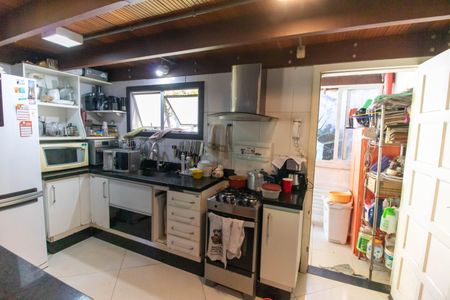 Casa à venda com 485m², 2 quartos e 2 vagas Casa à venda com 485m², 2 quartos e 2 vagasCozinha