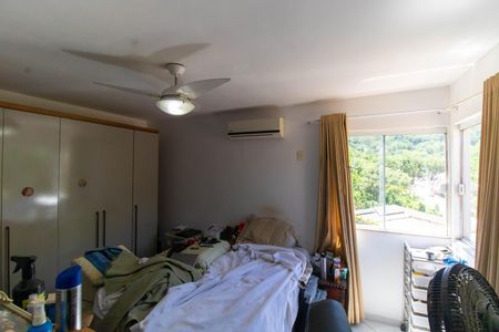 Casa à venda com 485m², 2 quartos e 2 vagas Casa à venda com 485m², 2 quartos e 2 vagasSuíte