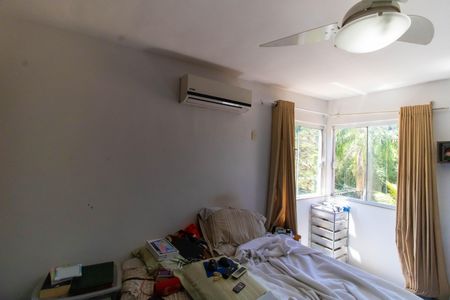 Casa à venda com 485m², 2 quartos e 2 vagas Casa à venda com 485m², 2 quartos e 2 vagasSuíte