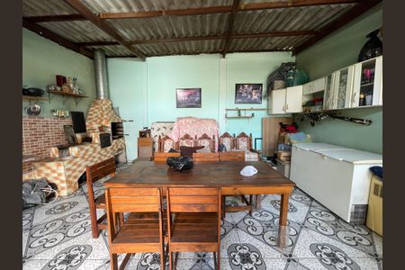 Casa à venda com 250m², 4 quartos e sem vaga Casa à venda com 250m², 4 quartos e sem vagaQuintal