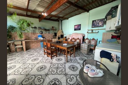 Casa à venda com 250m², 4 quartos e sem vaga Casa à venda com 250m², 4 quartos e sem vagaQuintal