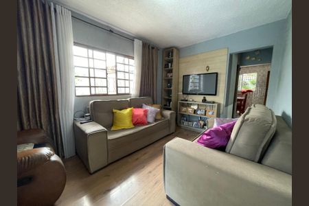 Casa à venda com 250m², 4 quartos e sem vaga Casa à venda com 250m², 4 quartos e sem vagaSala