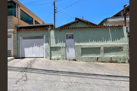 Casa à venda com 250m², 4 quartos e sem vaga Casa à venda com 250m², 4 quartos e sem vagaFachada