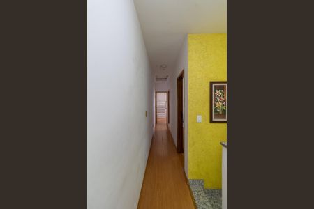 Casa à venda com 220m², 3 quartos e 5 vagasCorredor