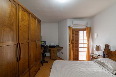 Casa à venda com 220m², 3 quartos e 5 vagasSuíte 