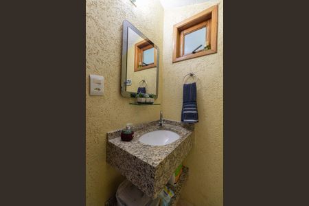 Casa à venda com 220m², 3 quartos e 5 vagasLavabo