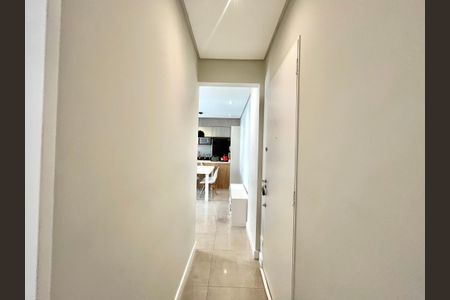 Apartamento à venda com 60m², 2 quartos e 2 vagasCorredor 