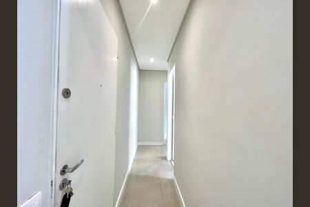 Apartamento à venda com 60m², 2 quartos e 2 vagasCorredor