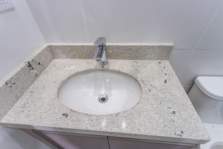 Apartamento para alugar com 55m², 2 quartos e 1 vaga Apartamento para alugar com 55m², 2 quartos e 1 vagaBanheiro social