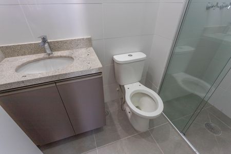 Apartamento para alugar com 55m², 2 quartos e 1 vaga Apartamento para alugar com 55m², 2 quartos e 1 vagaBanheiro social
