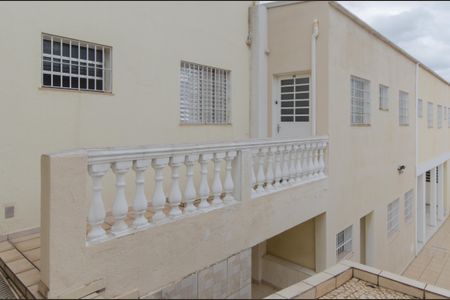 Casa de condomínio para alugar com 30m², 1 quarto e sem vaga Casa de condomínio para alugar com 30m², 1 quarto e sem vagaFachada