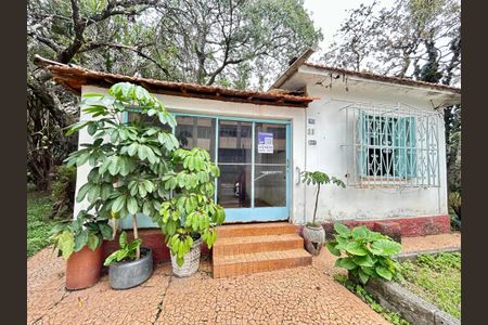 Casa à venda com 200m², 3 quartos e 5 vagas Casa à venda com 200m², 3 quartos e 5 vagasPlaca instalada na fachada do imóvel
