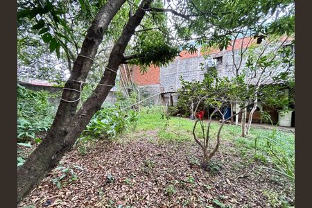 Casa à venda com 200m², 3 quartos e 5 vagas Casa à venda com 200m², 3 quartos e 5 vagasQuintal