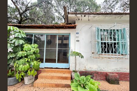 Casa à venda com 200m², 3 quartos e 5 vagas Casa à venda com 200m², 3 quartos e 5 vagasFachada