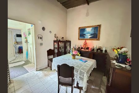 Casa à venda com 200m², 3 quartos e 5 vagas Casa à venda com 200m², 3 quartos e 5 vagasSala