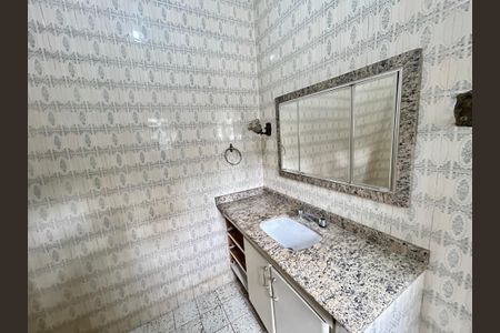Casa à venda com 200m², 3 quartos e 5 vagas Casa à venda com 200m², 3 quartos e 5 vagasBanheiro 2