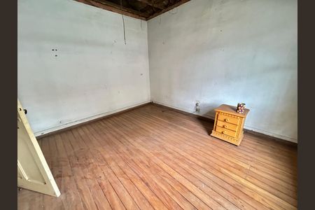 Casa à venda com 200m², 3 quartos e 5 vagas Casa à venda com 200m², 3 quartos e 5 vagasQuarto 2